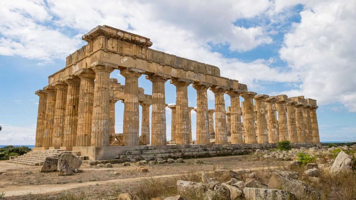 Researchers Discover Long-Lost Words of Empedocles After 2,000 Years